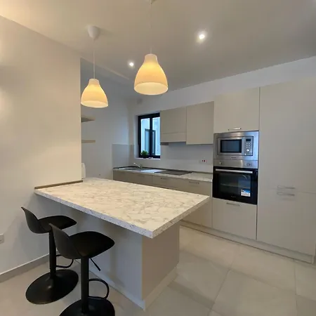 Swieqi Malaika New 3 *
